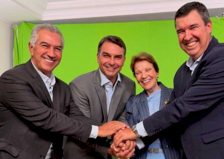 Reinaldo e Riedel posam com Flávio e destacam 'união total' pela presidência