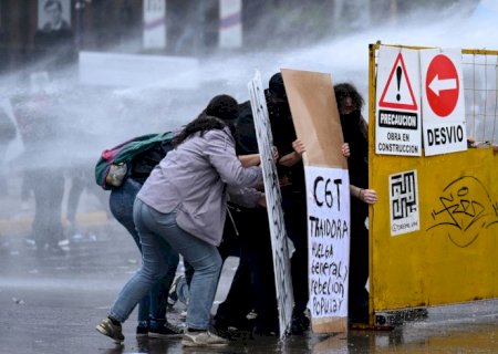 Manifestação contra Milei termina em confrontos na Argentina
