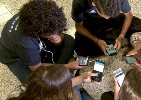 Pesquisa mostra que 82% são contra crianças de até 3 anos com celular