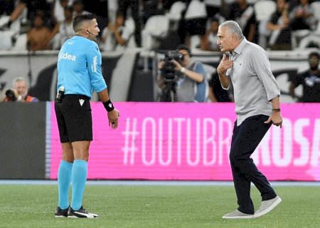 Botafogo x Vasco: Tite se empolga com gol anulado, invade o campo e é expulso