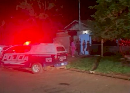 Maracaju - Motociclistas armados com rev&oacute;lver invadem casa e deixam 2 feridos