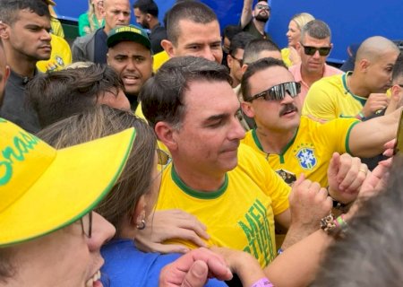 Flávio Bolsonaro registra grupo de militância digital no TSE